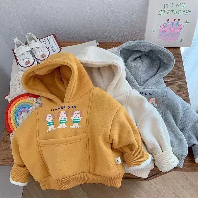 Sweater con capucha y diseño de oso