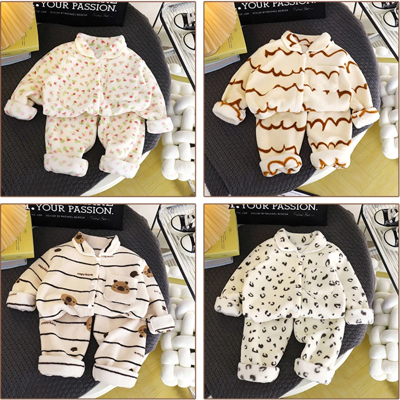 Pijama de franela infantil con estampado dibujos animados