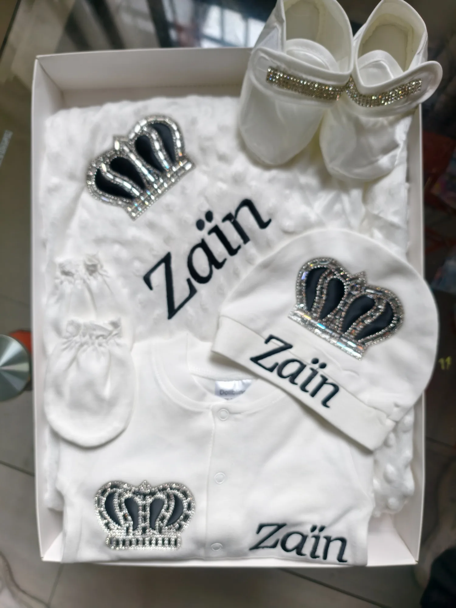 Zain Prince conjunto bebé bautismo con bordado de corona