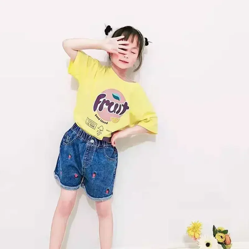 Pantalones cortos de mezclilla para niñas con estampado divertido - imagen 3