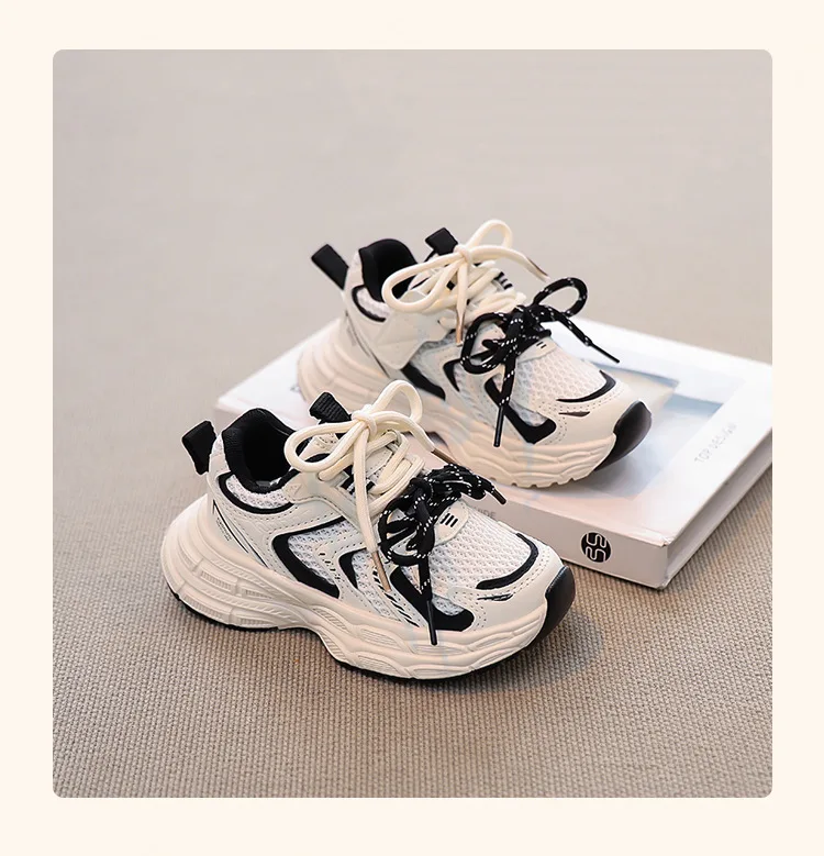 Vista lateral del calzado tipo dad shoes