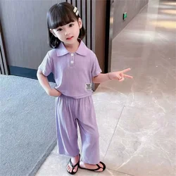 Conjunto de verano infantil a rayas con solapa y pantalón