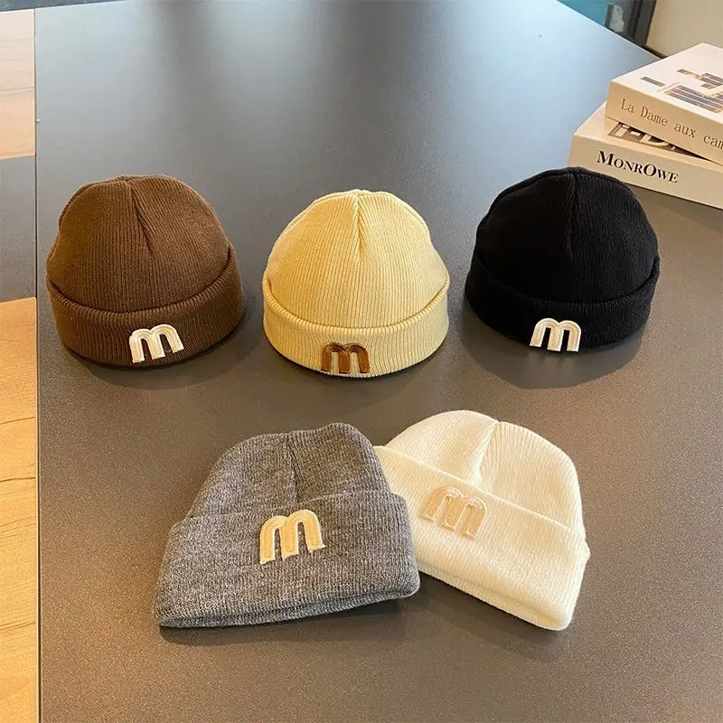 Gorro infantil de punto con diseño