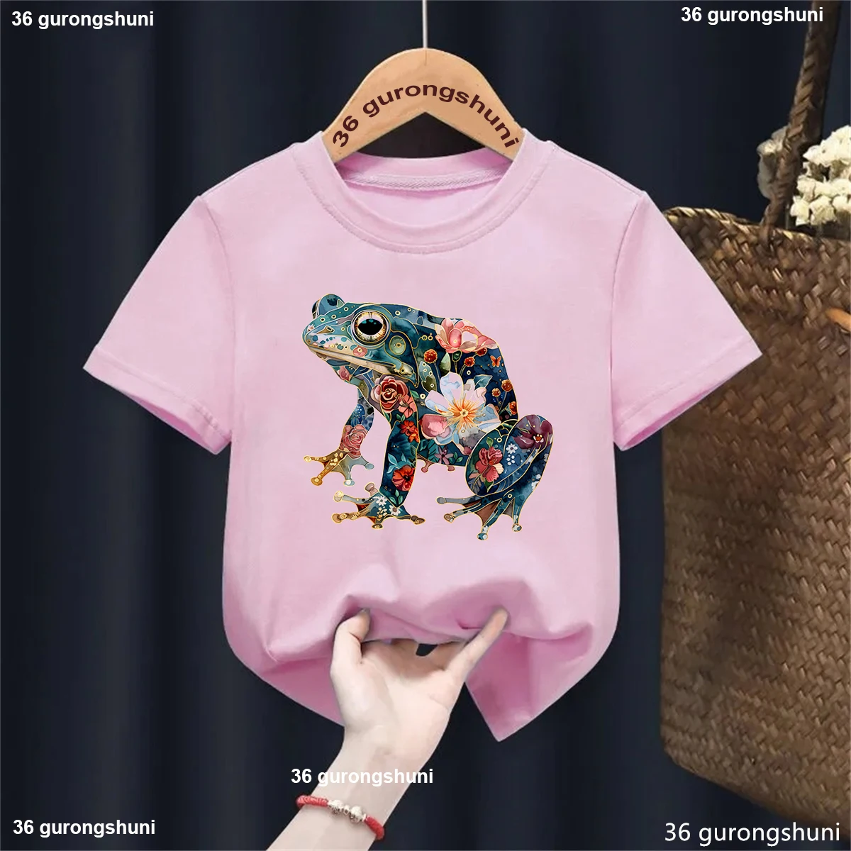Camiseta amarilla en actividad lúdica