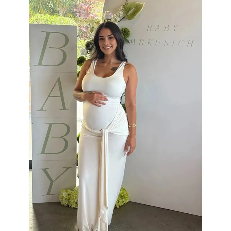 Vestido de maternidad blanco fruncido con cuello halter para fotos