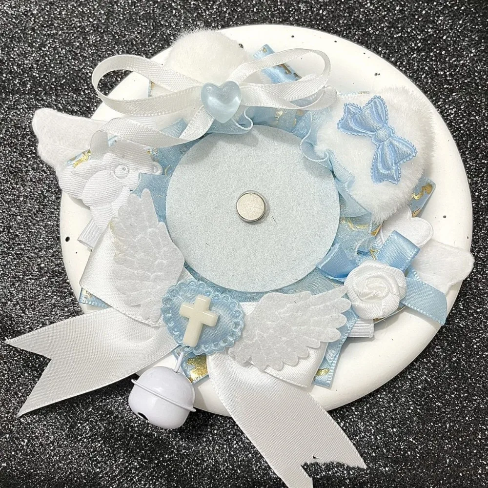 Porta insignias de peluche anime con alas y orejas para mochila - imagen 2