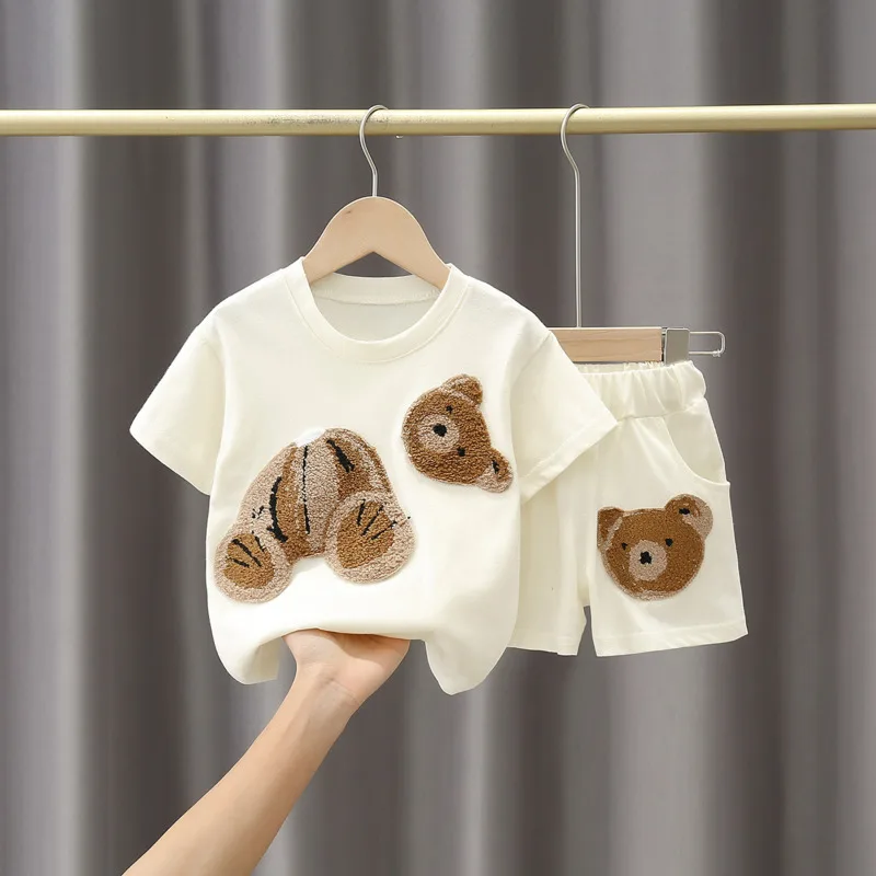 Conjunto de verano infantil con camiseta ilustrada y pants cortos - imagen 2