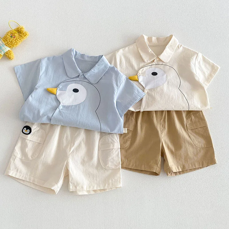 Shorts con bolsillos laterales y bordado