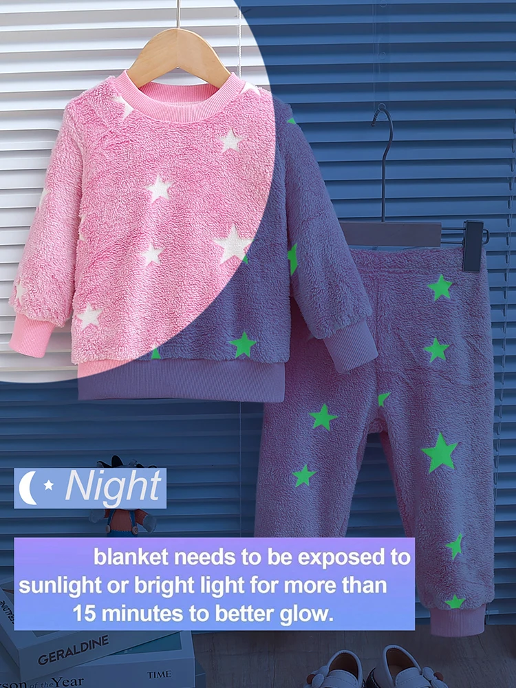 Pijama de felpa con estrellas para niña - imagen 3