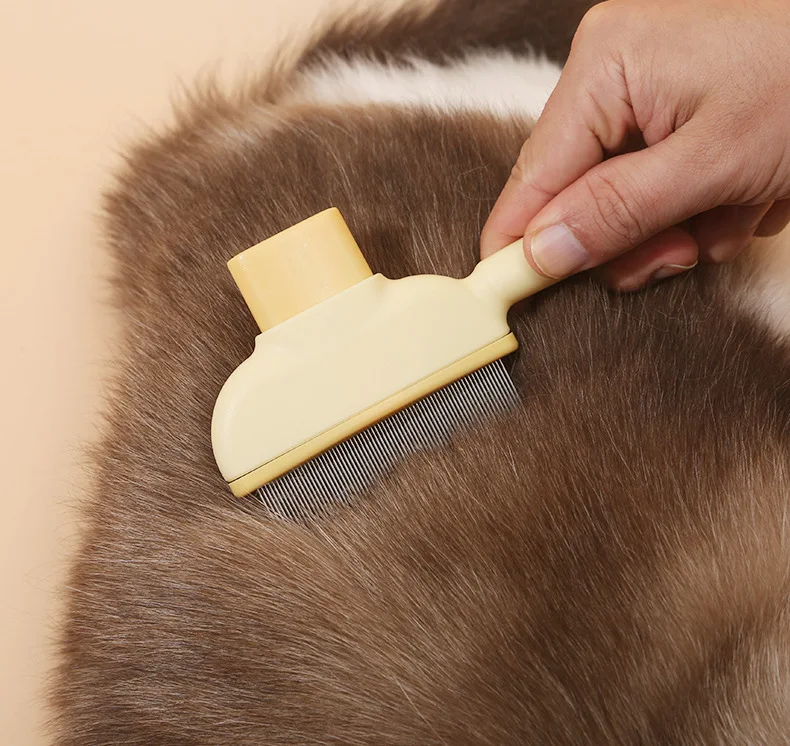 Cepillo para remover el pelo en el aseo