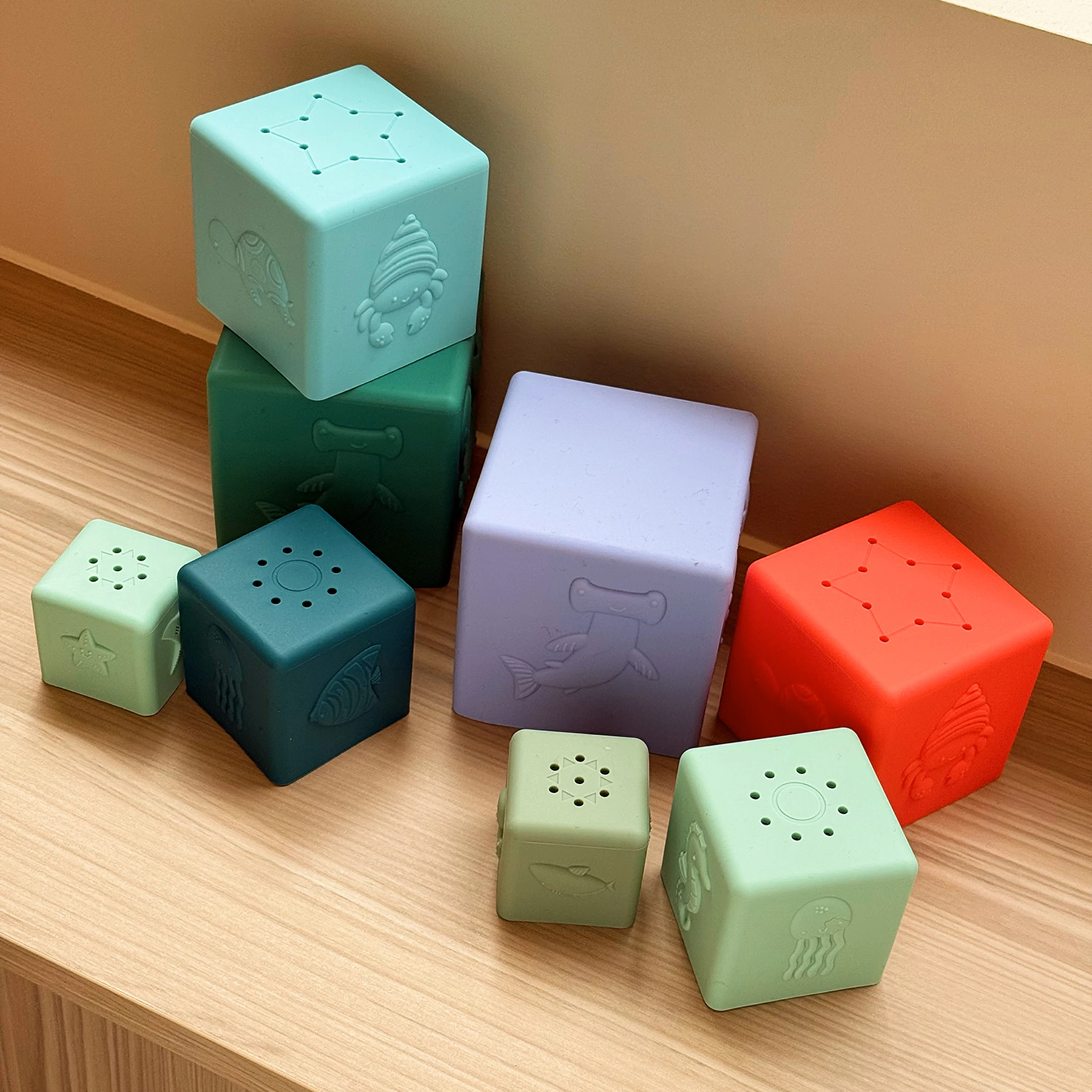 Juguete de baño Montessori con tazas apilables siliconadas sensorial