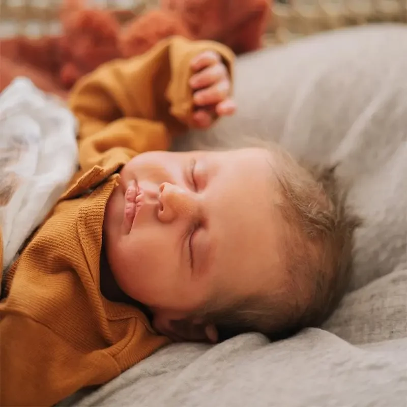 Bebe Loulou muñeca reborn dormida realista hecha a mano para bebés - imagen 5