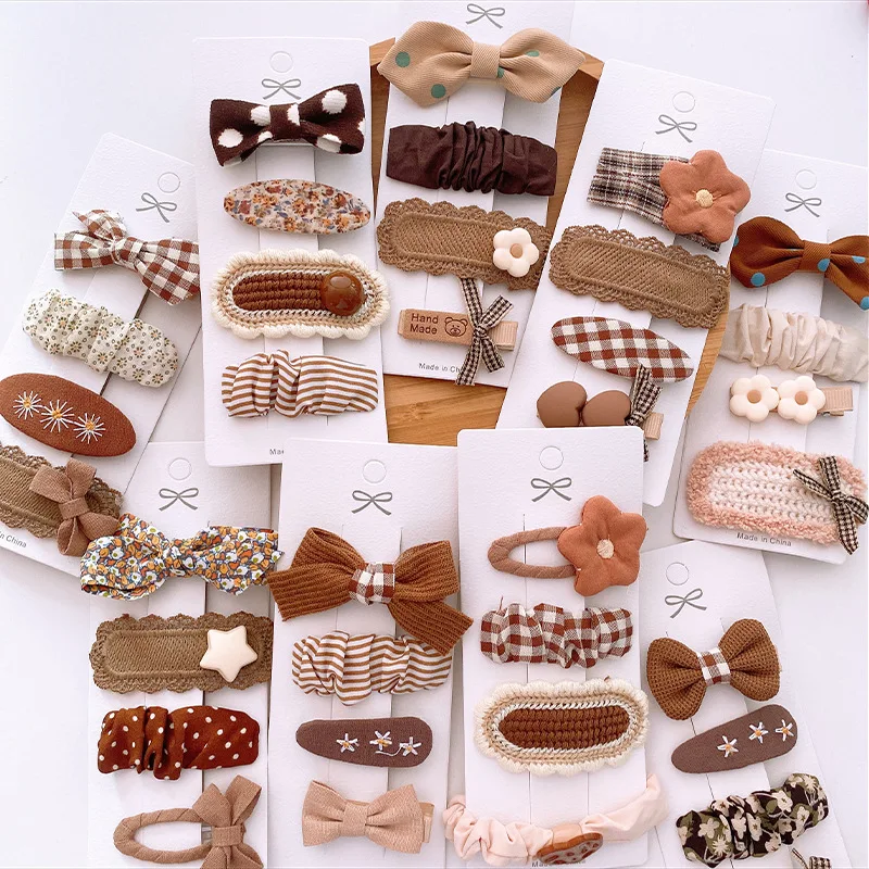 Set de 4 clips en diferentes diseños florales