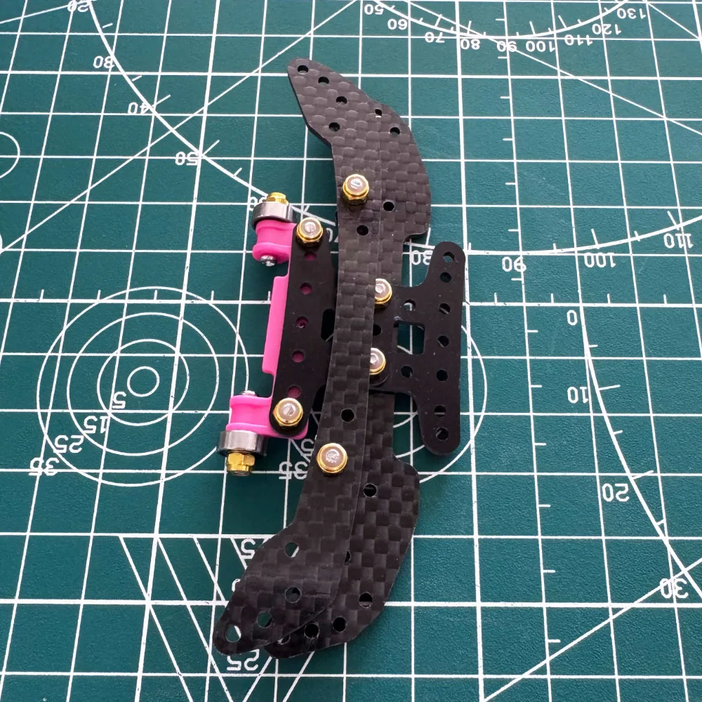 Coche de carreras Mini 4WD con doble trasero de carbono y rodamientos - imagen 4
