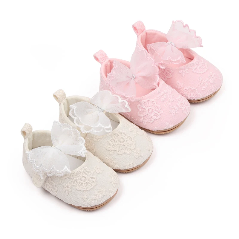 Mocasines Tregren para bebé con lazo y encaje floral