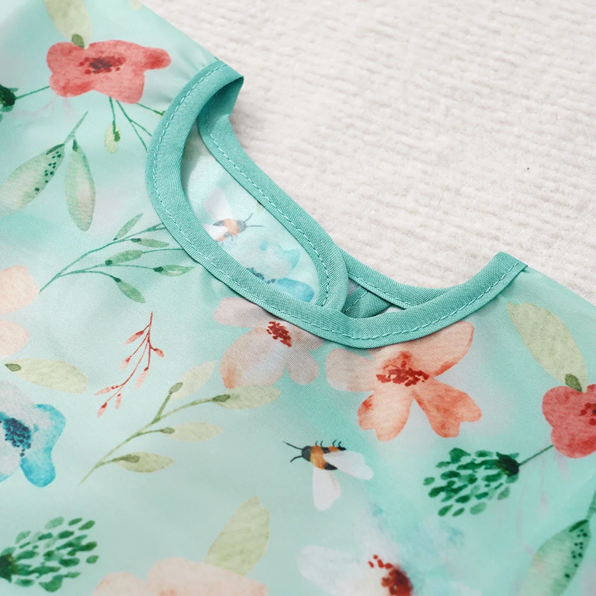 Babero impermeable infantil con manga larga, fácil de limpiar - imagen 5