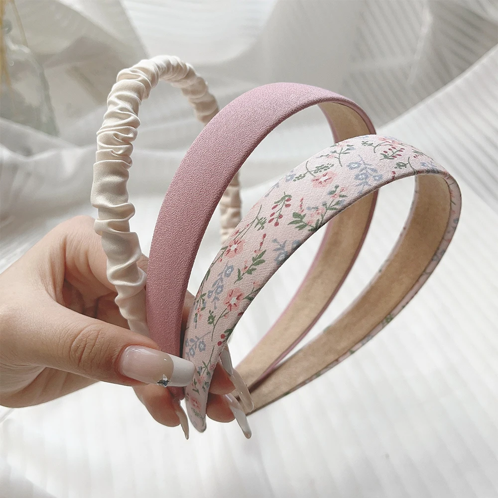Diadema de tela con perlas y flores para niña