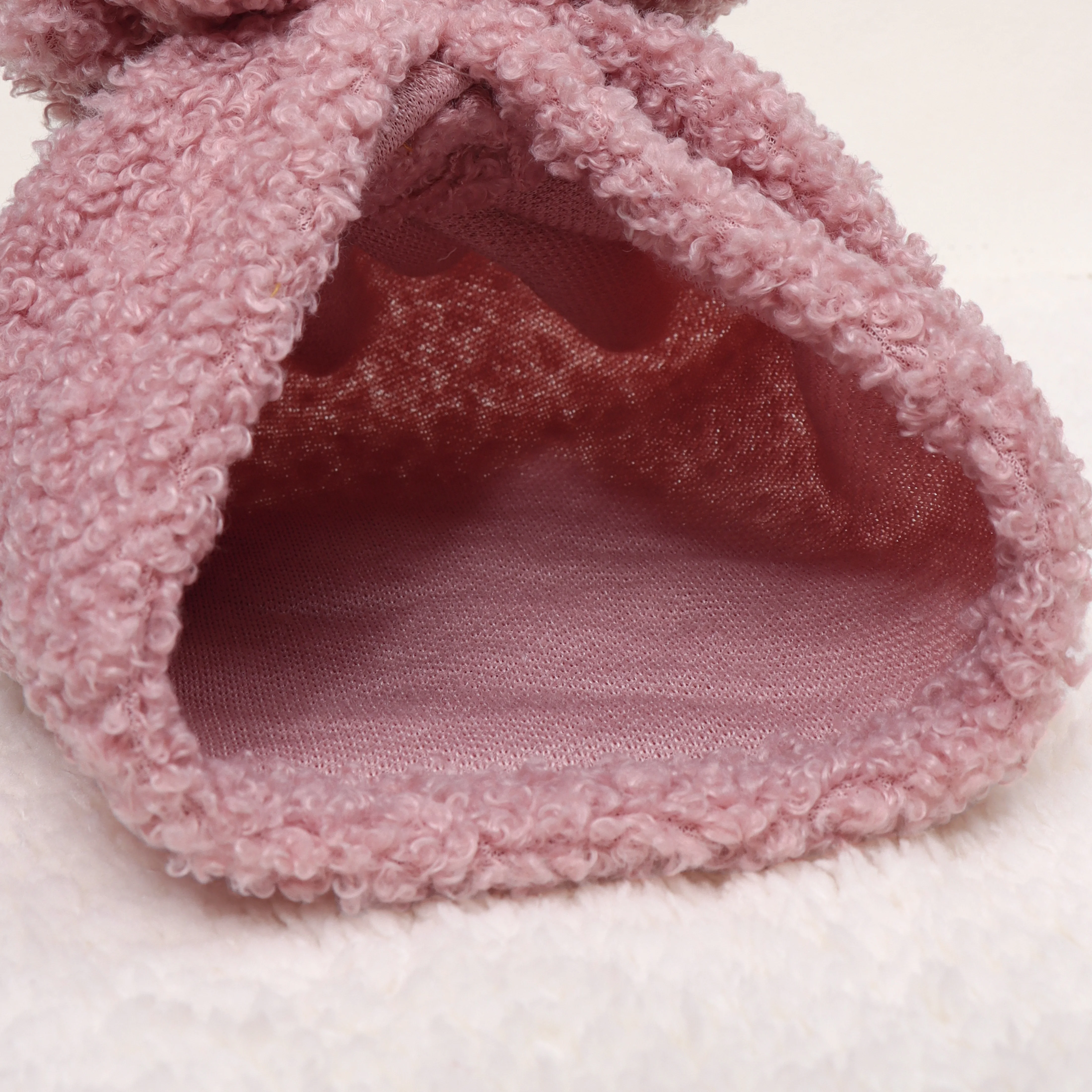 Gorro bebé con lazo de peluche cálido y transpirable - imagen 2