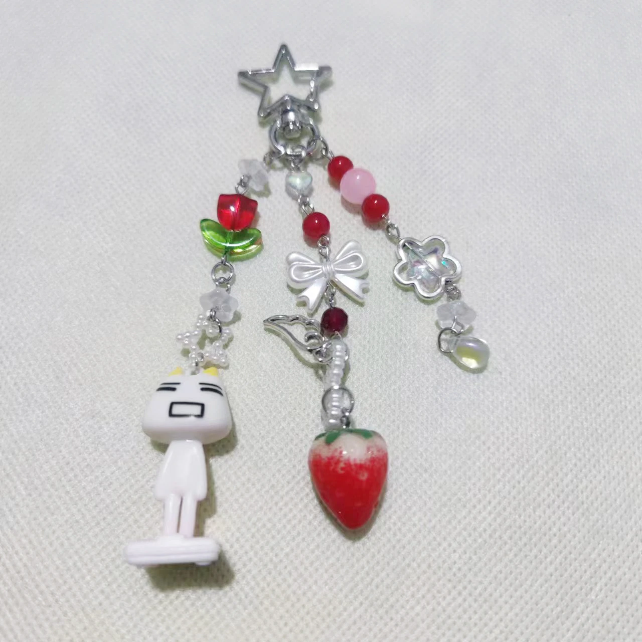 Toro Inoue llavero infantil para gato con corazón y borla de fresa - imagen 2