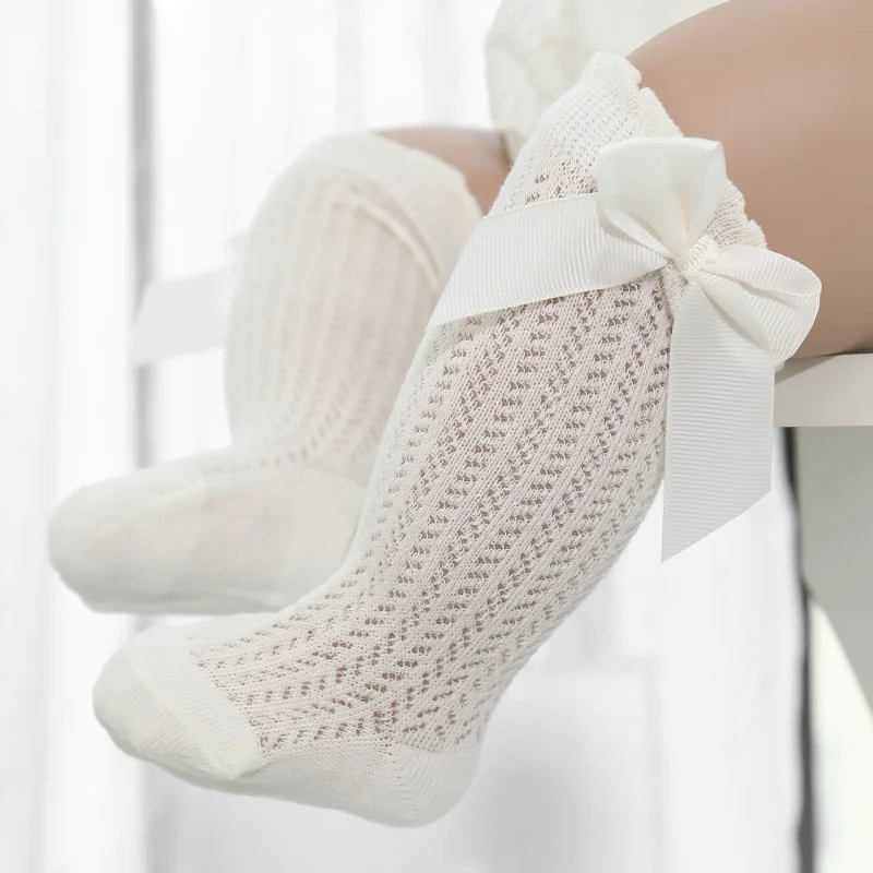Calcetines altos de bebé niña de malla fina de verano con lazo grande - imagen 3