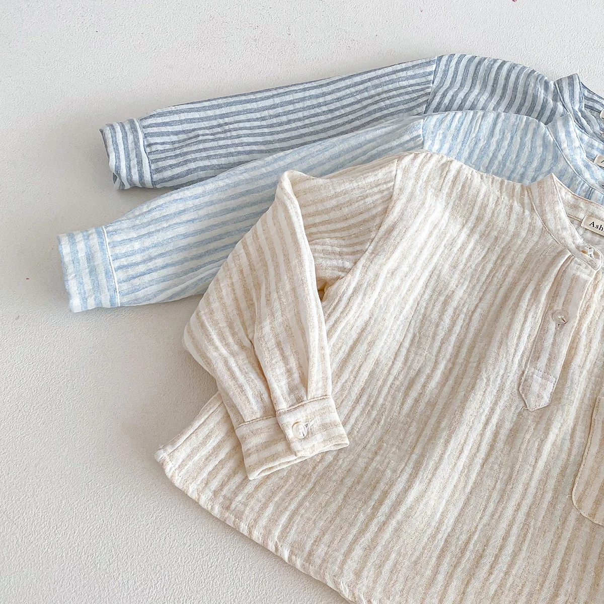 Camisa infantil de lino y algodón a rayas con bolsillo Henley - imagen 5