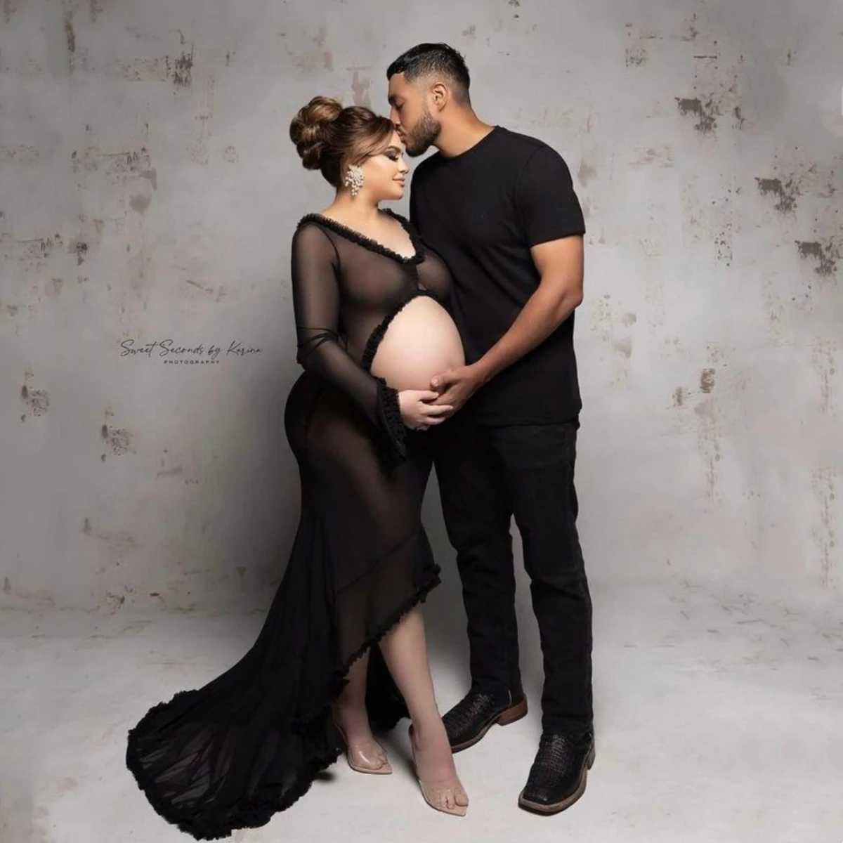 Vestido de maternidad con cola larga en tul para fotografía