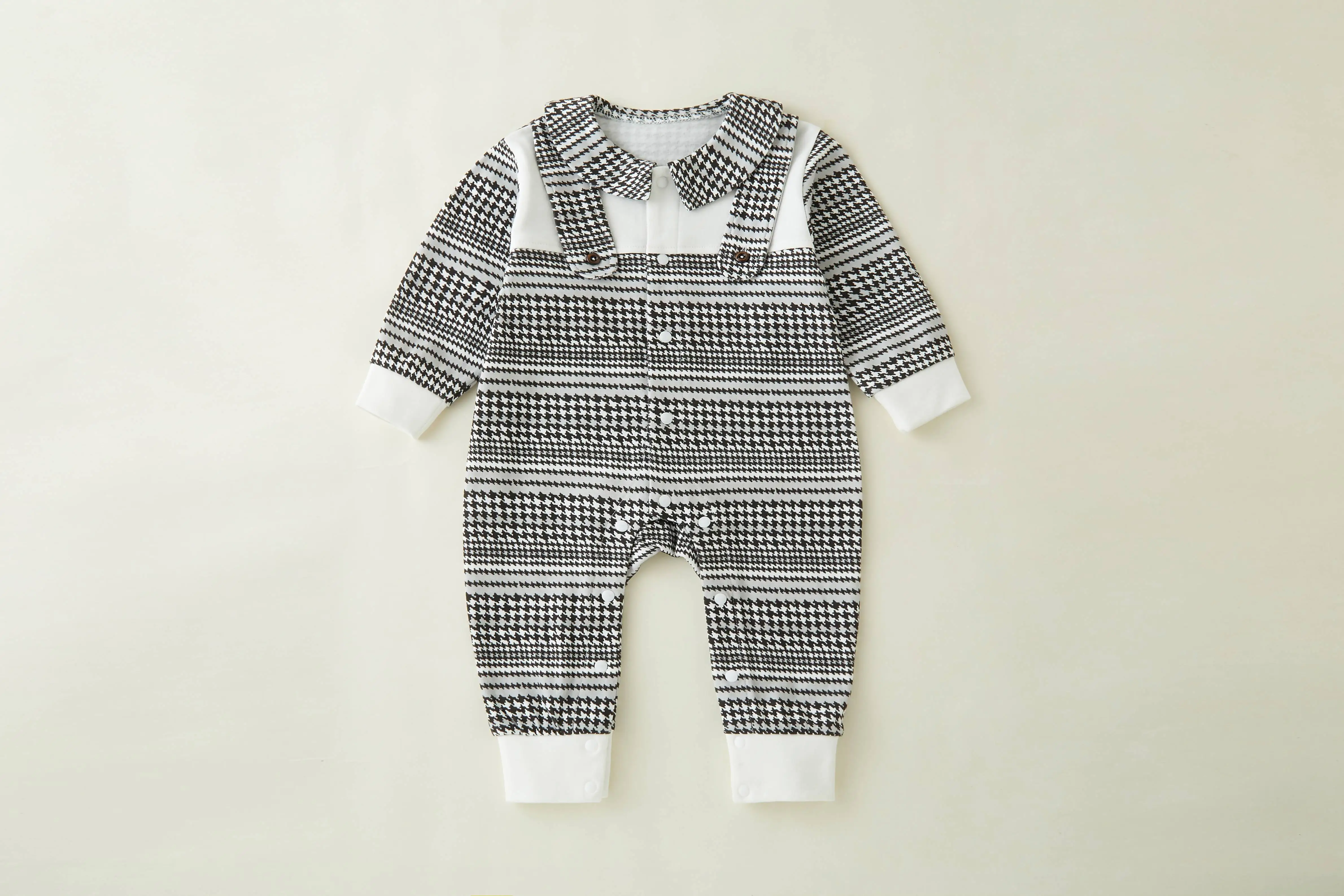 Pelele recién nacido de algodón blanco y negro estilo casual - imagen 2