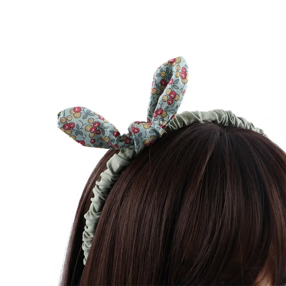 Detalle de la diadema y las orejas