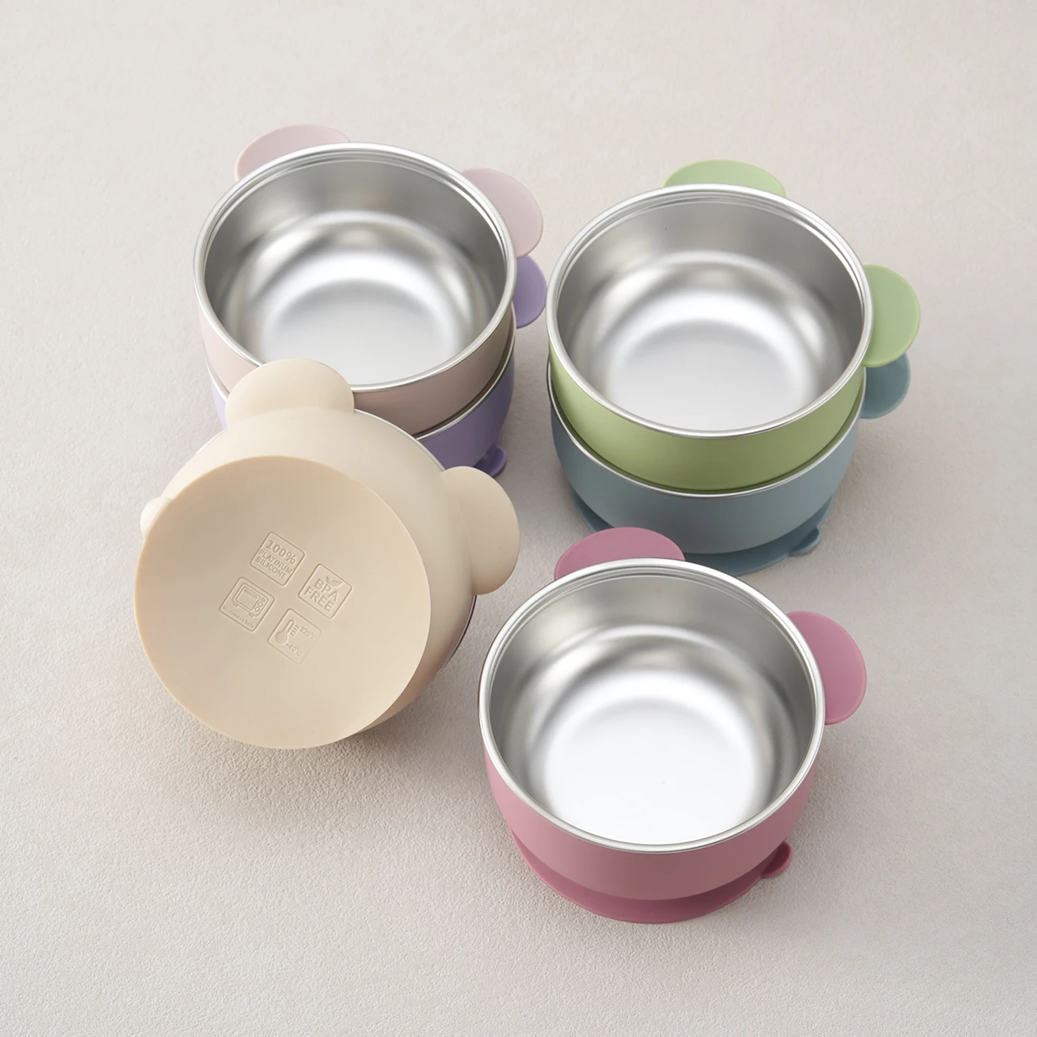 Plato infantil con tapa protectora