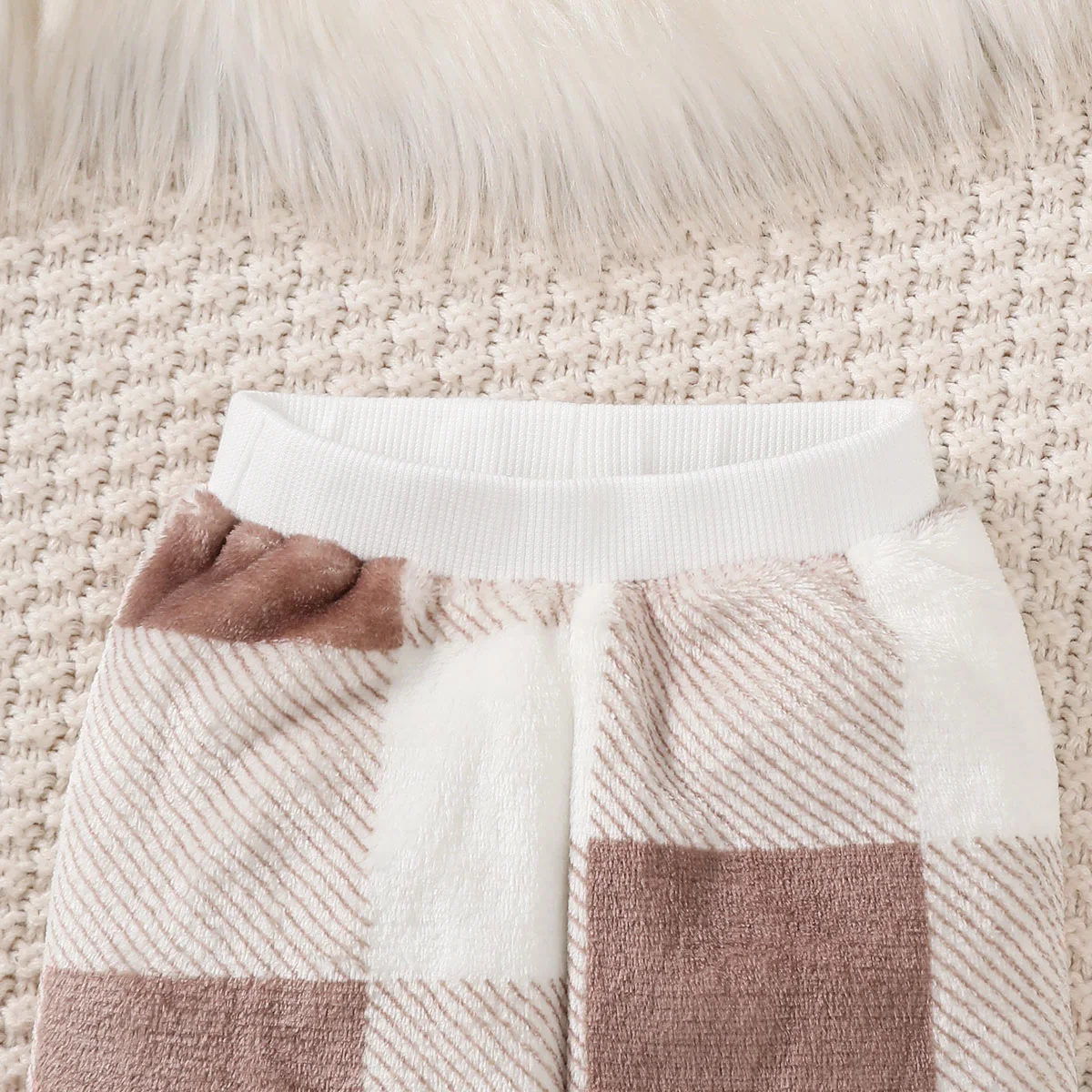 Conjunto de felpa invernal para bebés: top a cuadros y pantalón - imagen 4