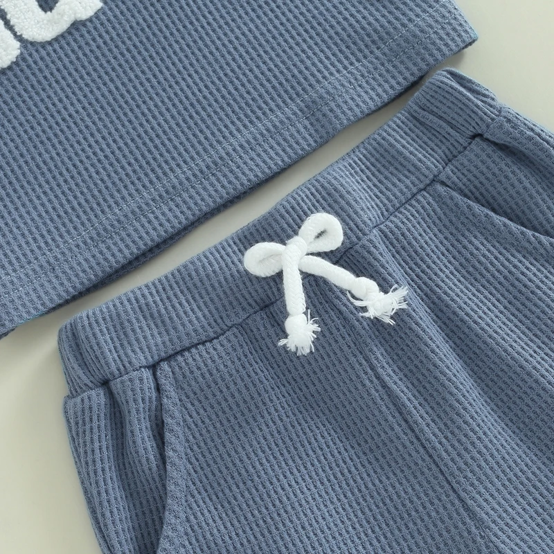 Camiseta y pantalón corto con estampado de letras