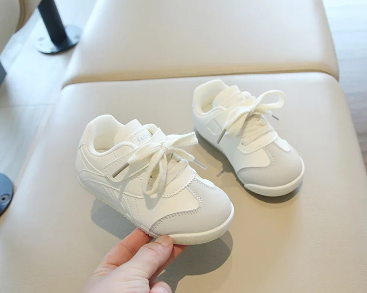 Zapatillas deportivas para niña en exteriores