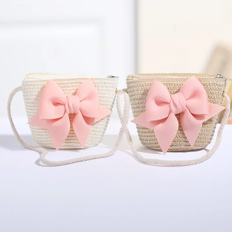 Bolso de paja con lazo para niña – estilo cruzado tejido a mano - imagen 4