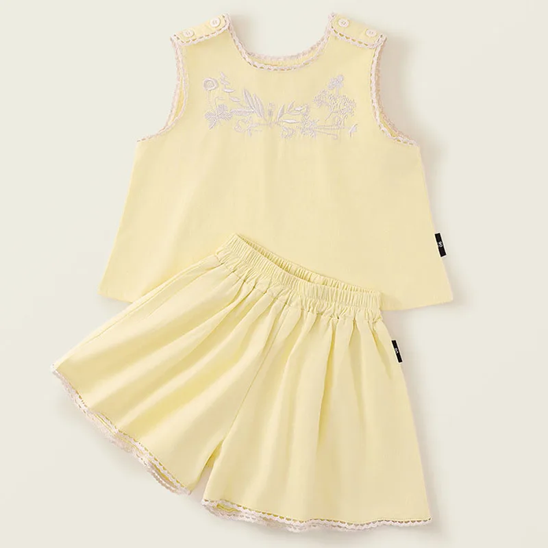 Conjunto verano niña: top sin mangas bordado y shorts