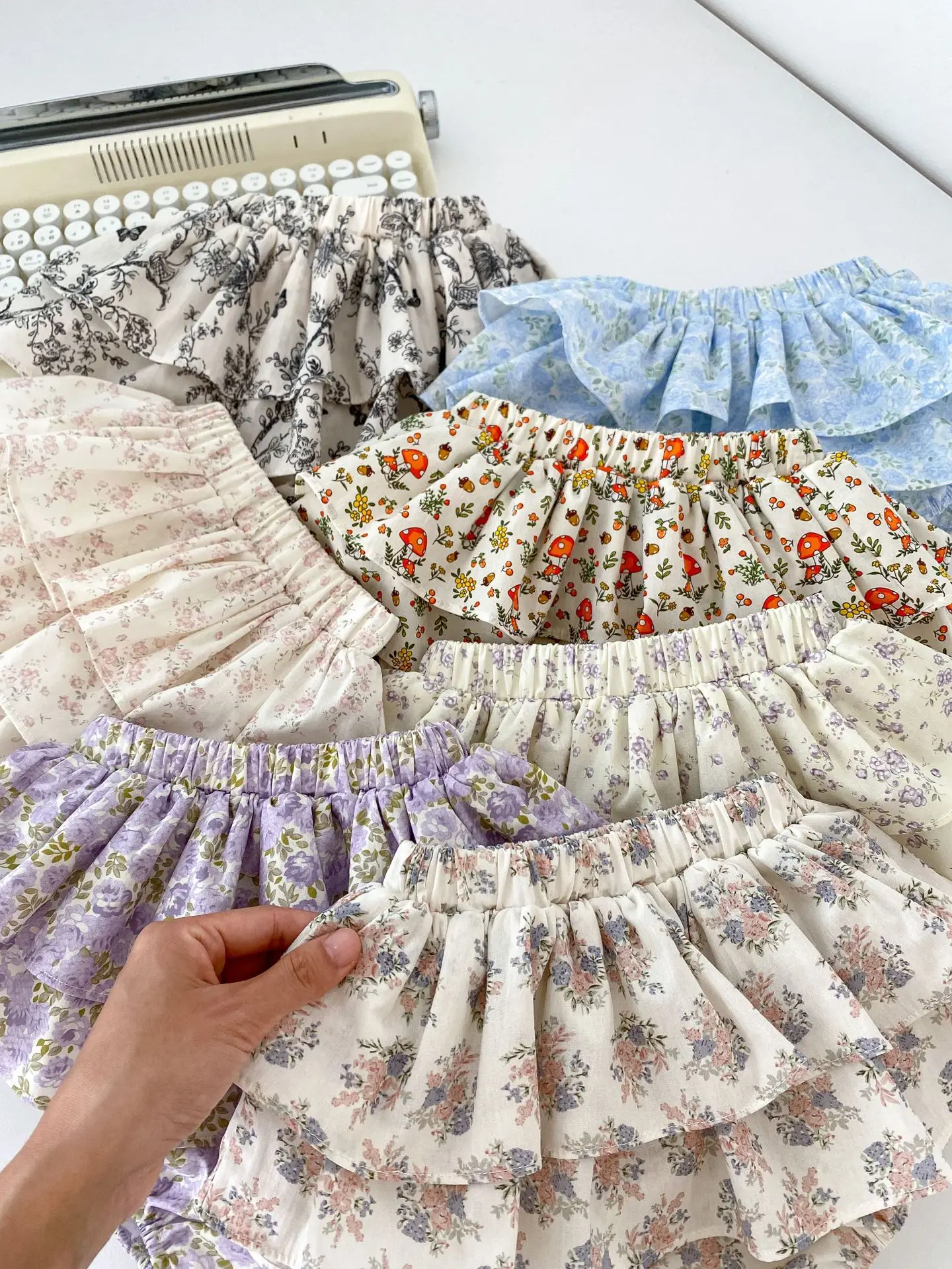 MILANCEL Conjunto bebé verano: camiseta con volantes y bombachos - imagen 5