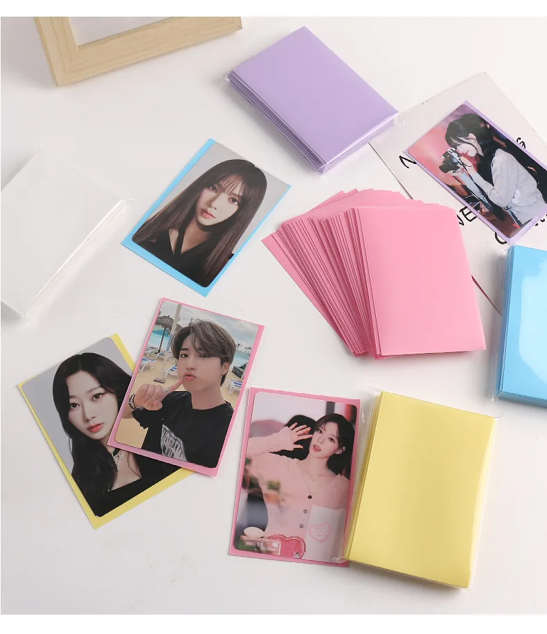 Tarjetas colocadas en fundas