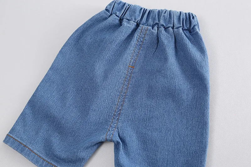 Vista de los pantalones cortos azules