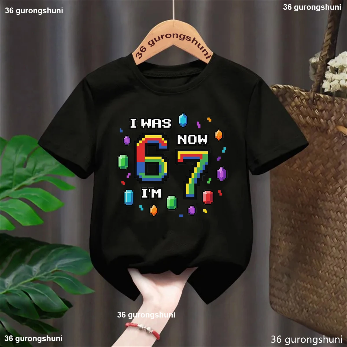 Camiseta infantil con estampado divertido de bloques coloridos
