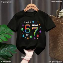 Camiseta infantil con estampado divertido de bloques coloridos