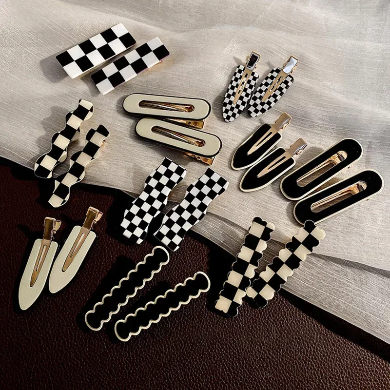 Clips para el pelo con patrón ajedrezado negro y blanco, sin marcas - imagen 5