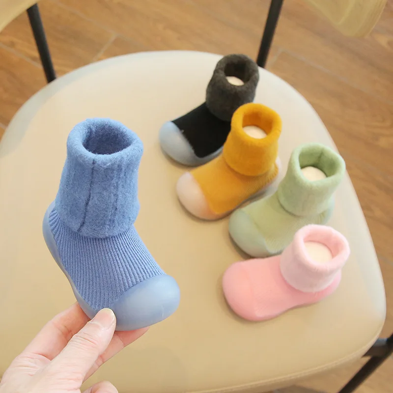 Zapatos tipo calcetín de lana antideslizantes cálidos para bebé