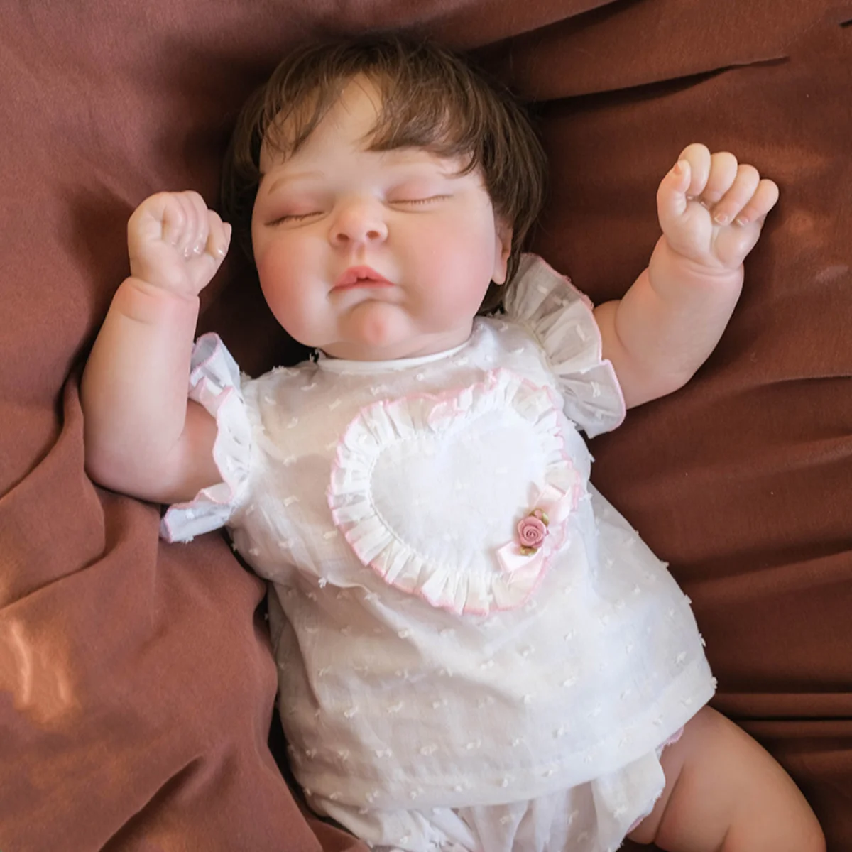 Muñeca Reborn realista durmiendo