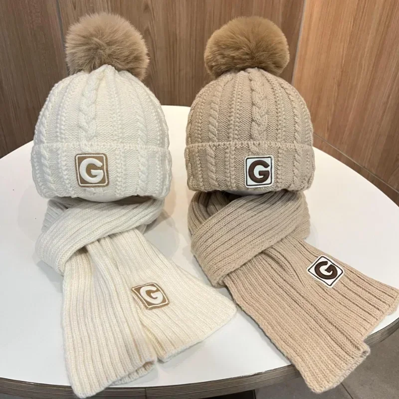 Gorro de punto cálido para bebé con bufanda color café - imagen 3