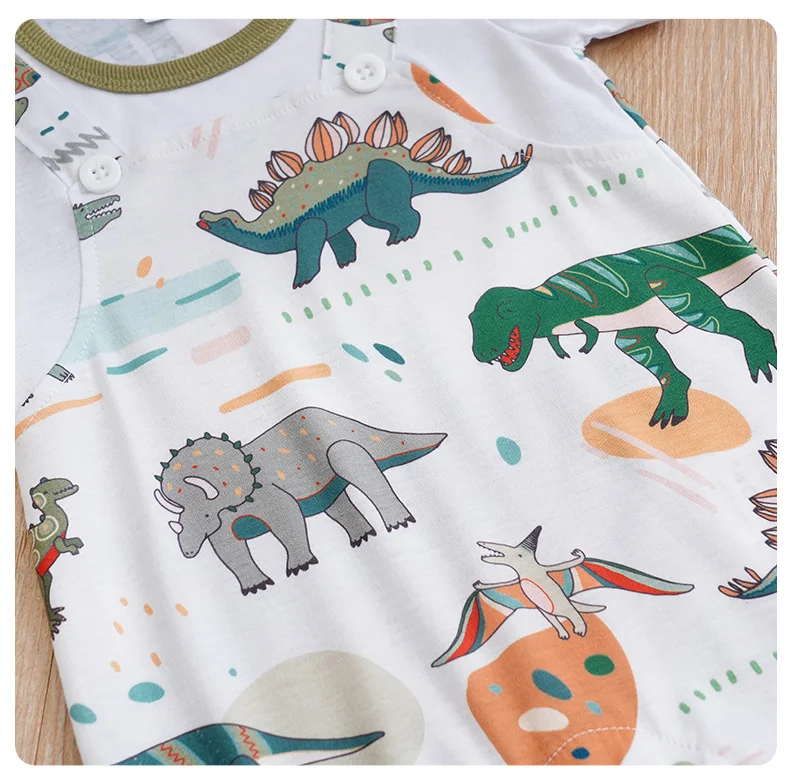 Ropa de bebé en verde con diseño veraniego