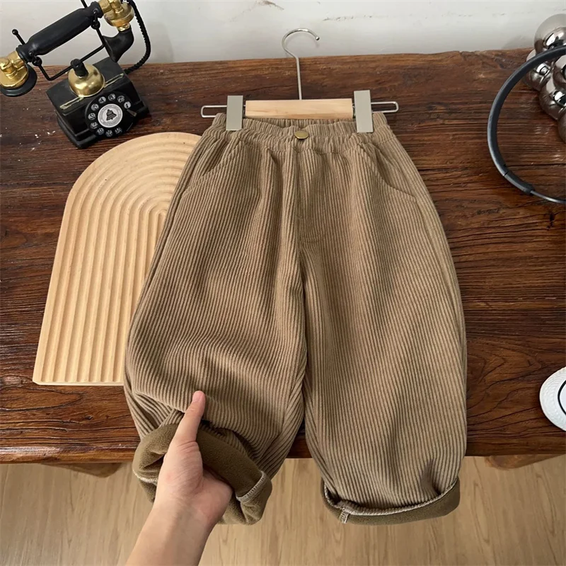 Detalles del pantalón acolchado infantil