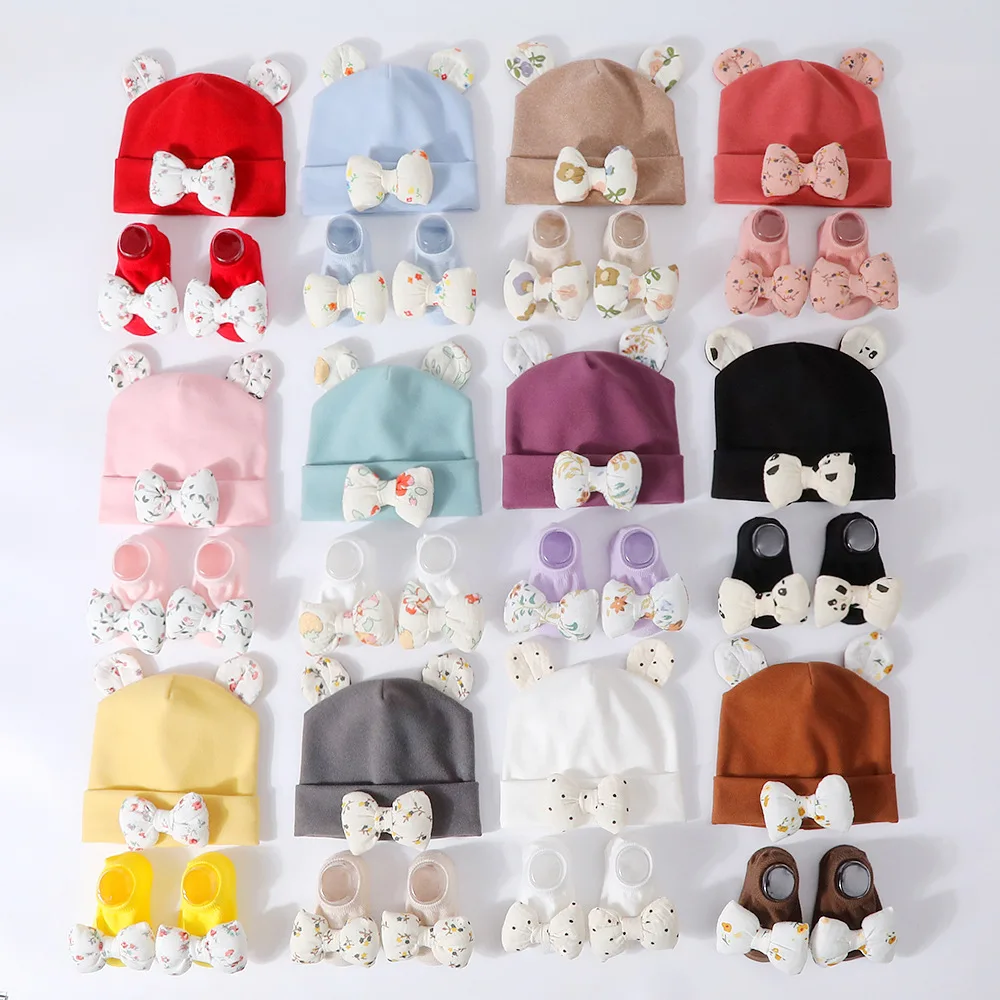 Conjunto de invierno para bebé: gorro y calcetines florales - imagen 5