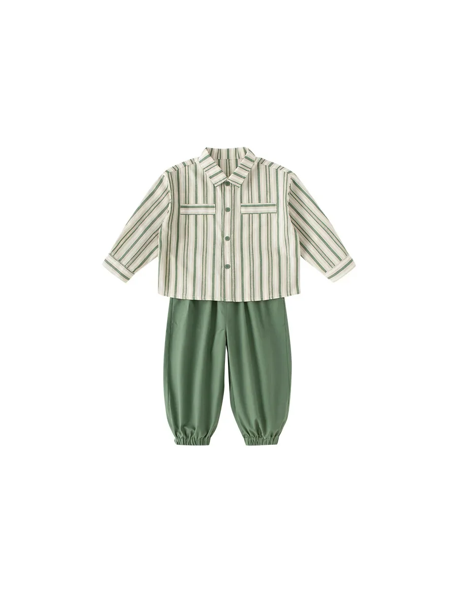 Vista del conjunto completo con pantalón
