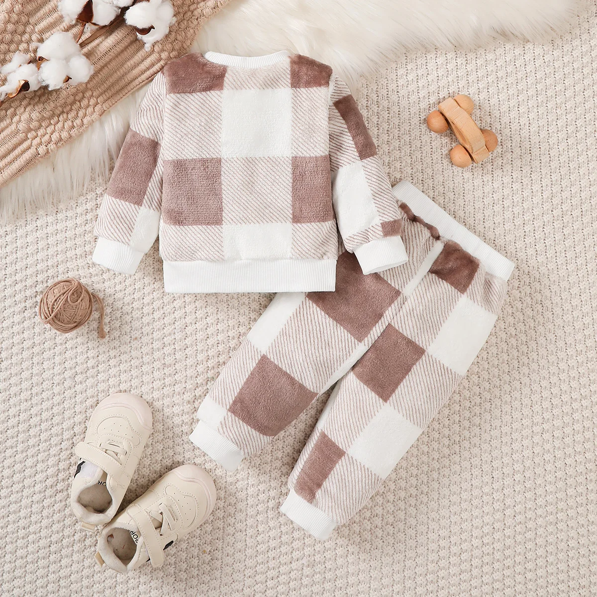 Conjunto de felpa invernal para bebés: top a cuadros y pantalón - imagen 5