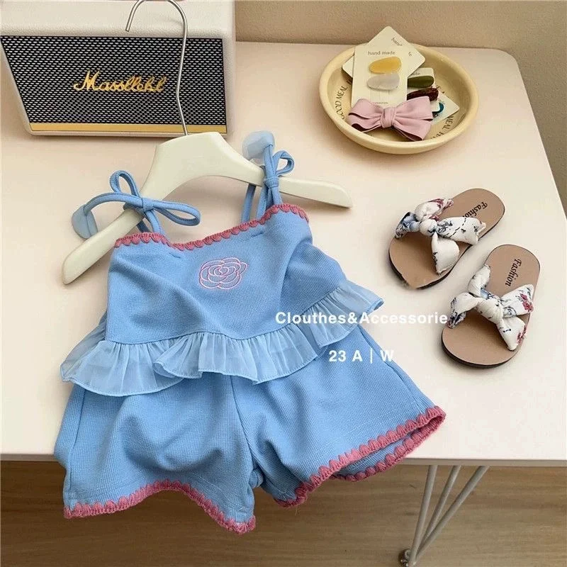Conjunto de chaleco bebé de verano con pantalón corto y flores - imagen 3