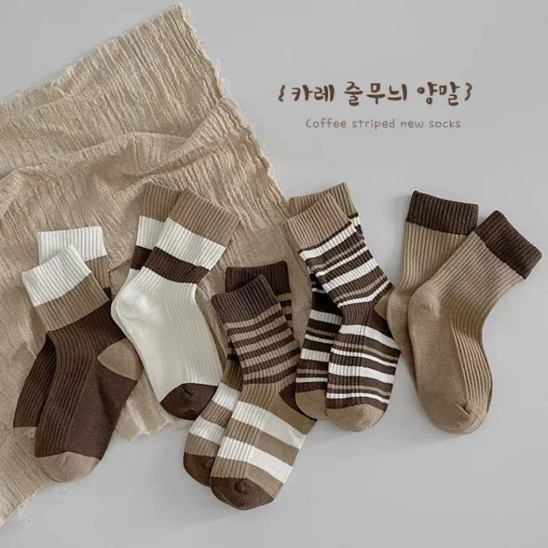 Calcetines deportivos a rayas beige para niños – Algodón suave - imagen 2